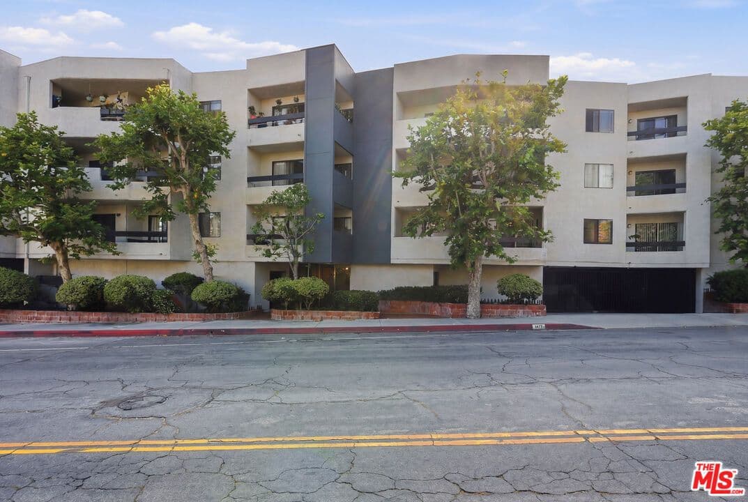 1037 N Vista St #206, West Hollywood, CA 90046